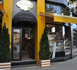Serpme Kahvalti Sicak Kahvalti Tabagi Hero House Cafe Istanbul Acibadem Calisma Saatleri 09 00 02 00 0 216 339 98 43 Yemek Yemek Sunumu Ascilik